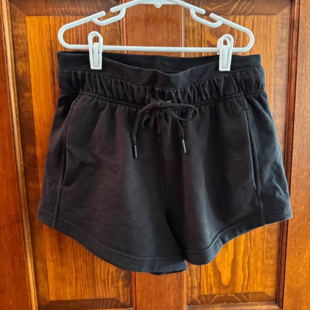 Lululemon inner glow 3” high rise short size 4 black